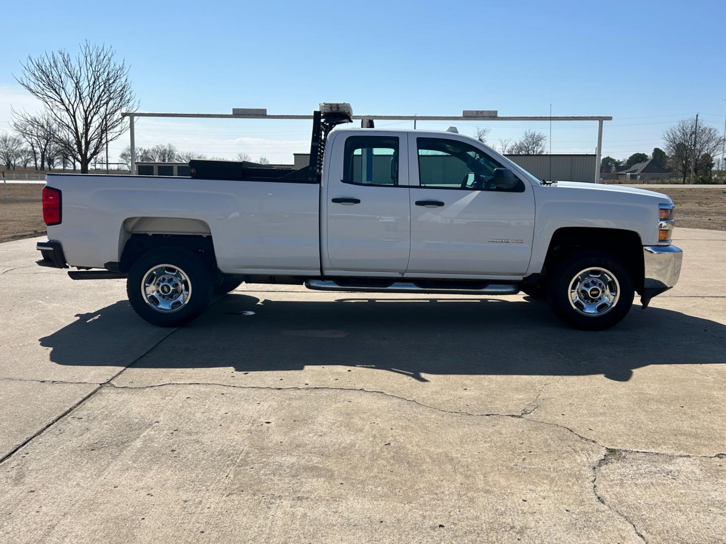 2015 White /Gray Chevrolet Silverado 2500HD Work Truck Double Cab 4WD (1GC2KUEB4FZ) with an 6.0L V8 OHV 16V CNG engine, 6A transmission, located at 17760 Hwy 62, Morris, OK, 74445, (918) 733-4887, 35.609104, -95.877060 - Photo#3